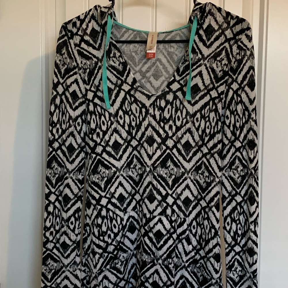 No Boundaries Geometric Patterned Hoodie